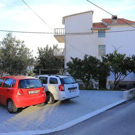 17053b Apartment Podstrana