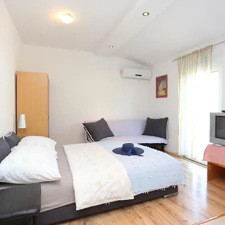 Apartment 17053b Podstrana