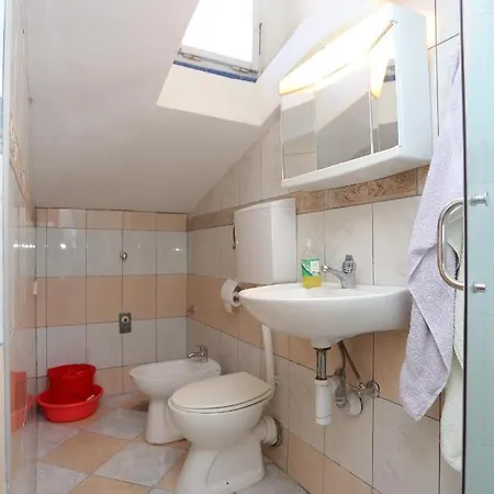17053b Apartment *