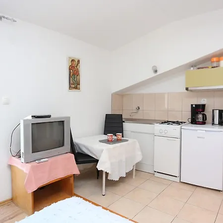 Apartment 17053b Podstrana